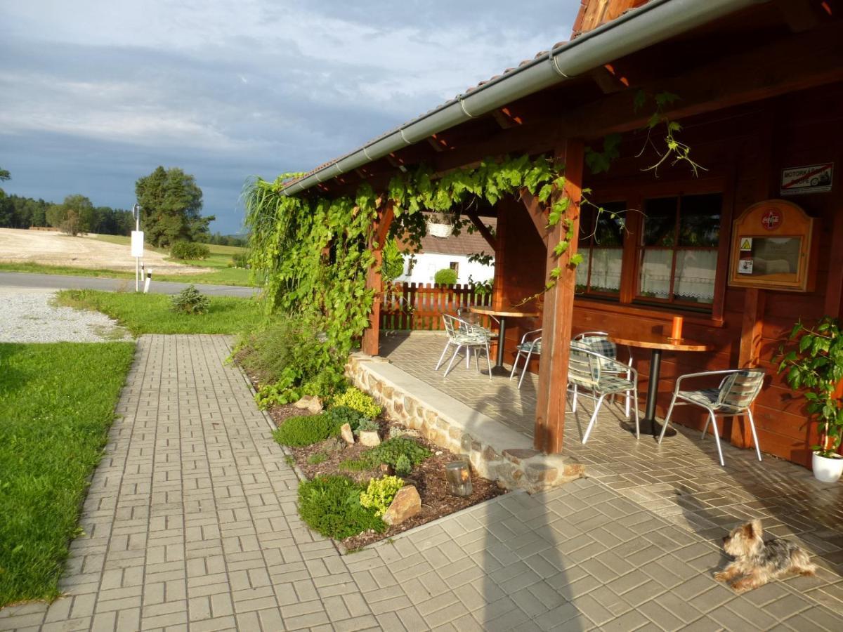 Restaurace Vraz Hotel Trhové Sviny Eksteriør billede